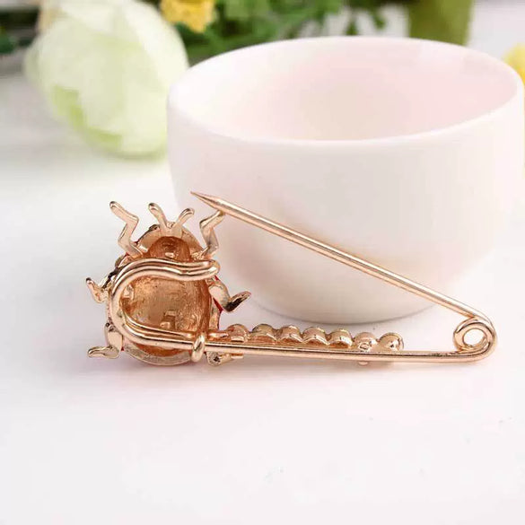 Wholesale Alloy Animal Brooch With Electroplating Fashionable Clothing Accessory