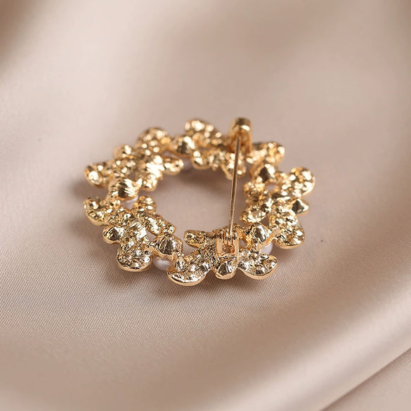Wholesale Alloy Animal Pattern Electroplated Women's Butterfly Brooch Pearl Rhinestone Accessories