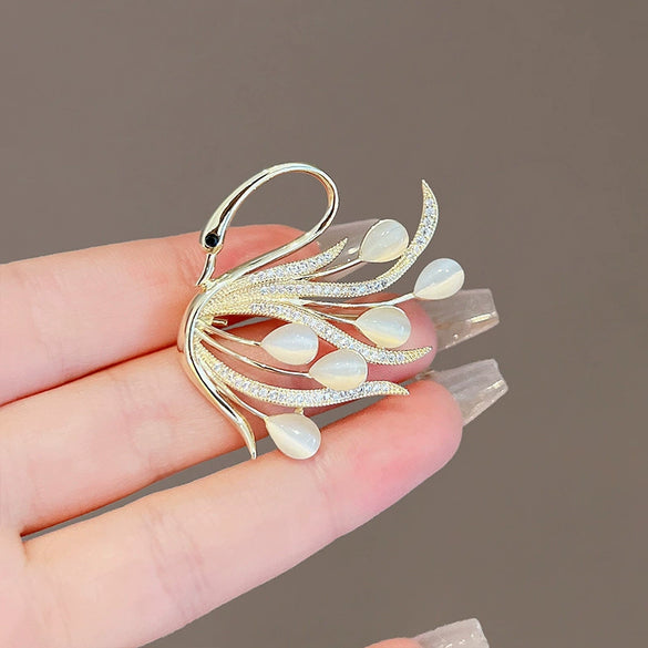 Wholesale Alloy Animal Style Electroplated Ladies Swan Brooch Suit Pin Accessories