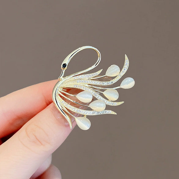 Wholesale Alloy Animal Style Electroplated Ladies Swan Brooch Suit Pin Accessories
