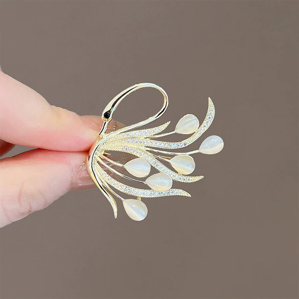 Wholesale Alloy Animal Style Electroplated Ladies Swan Brooch Suit Pin Accessories