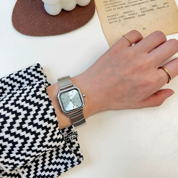Wholesale Alloy Bamboo Square Dial Female Retro Leisure Gold Watch