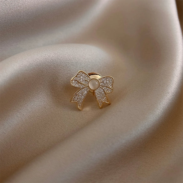 Wholesale Alloy Bow Electroplated Antirunning Light Brooch For Women
