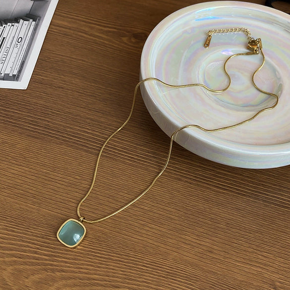 Wholesale Alloy Clavicle Chain Necklace With Fritillaria Flower Design And Electroplating Treatment Light Luxury Style For Women