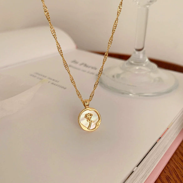 Wholesale Alloy Clavicle Chain Necklace With Fritillaria Flower Design And Electroplating Treatment Light Luxury Style For Women