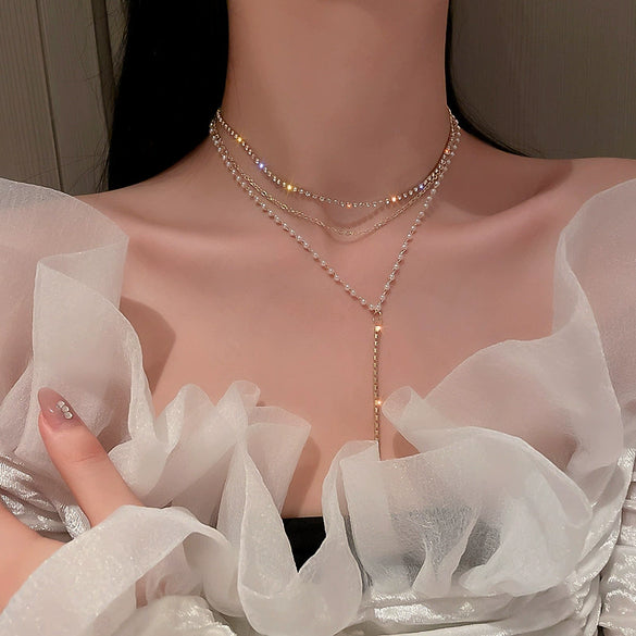 Wholesale Alloy Clavicle Chain Necklace With Fritillaria Flower Design And Electroplating Treatment Light Luxury Style For Women