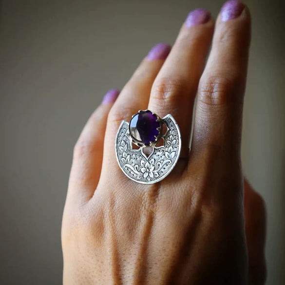 Wholesale Alloy Crystal Ring With Carved Flower And Geometric Pattern For Women