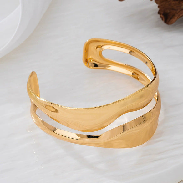 Wholesale Alloy Electroplated Exaggerated Geometric Light Luxury Gold Metal Bracelet And Ring Set Wide Open Style Jewelry Accessories