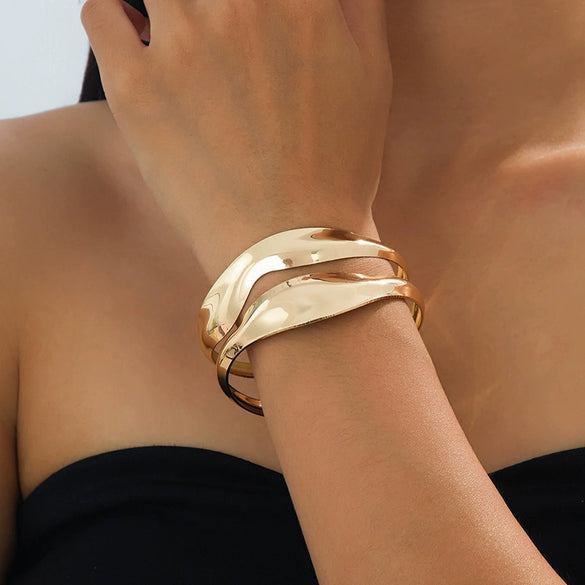 Wholesale Alloy Electroplated Exaggerated Geometric Light Luxury Gold Metal Bracelet And Ring Set Wide Open Style Jewelry Accessories