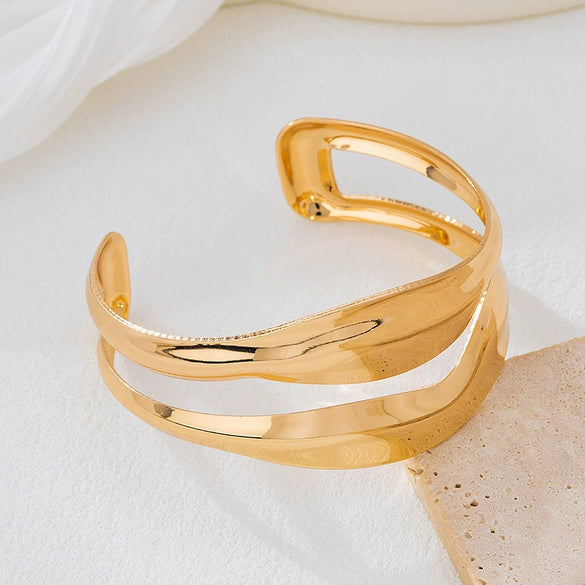 Wholesale Alloy Electroplated Exaggerated Geometric Light Luxury Gold Metal Bracelet And Ring Set Wide Open Style Jewelry Accessories