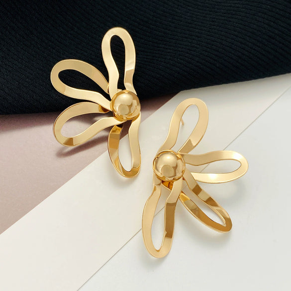 Wholesale Alloy Electroplated Geometric Flower Hollow Women's Earrings With Retro Style