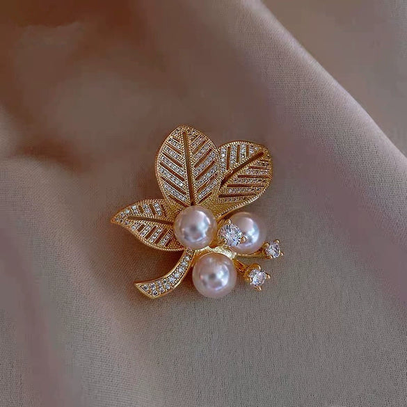 Wholesale Alloy Electroplated Ginkgo Leaf Brooch For Women Light Luxury Natural Style