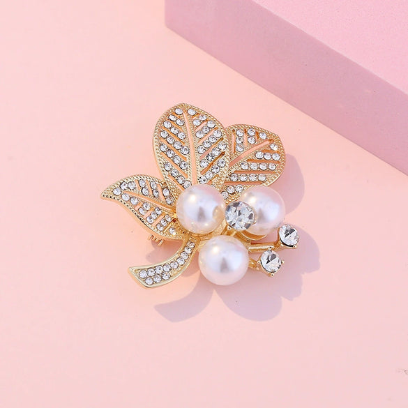 Wholesale Alloy Electroplated Ginkgo Leaf Brooch For Women Light Luxury Natural Style
