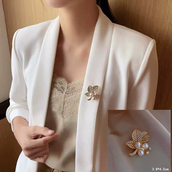 Wholesale Alloy Electroplated Ginkgo Leaf Brooch For Women Light Luxury Natural Style