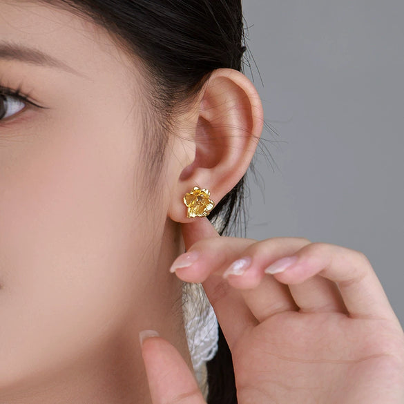 Wholesale Alloy Electroplated 24K Gold Flower Earrings Light Luxury Style