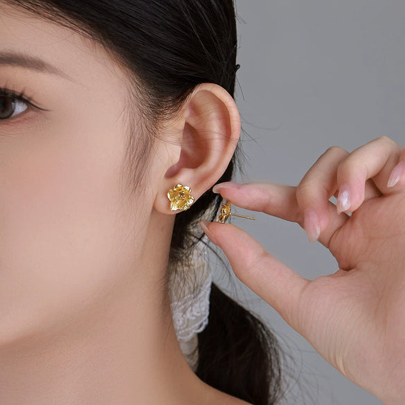 Wholesale Alloy Electroplated 24K Gold Flower Earrings Light Luxury Style