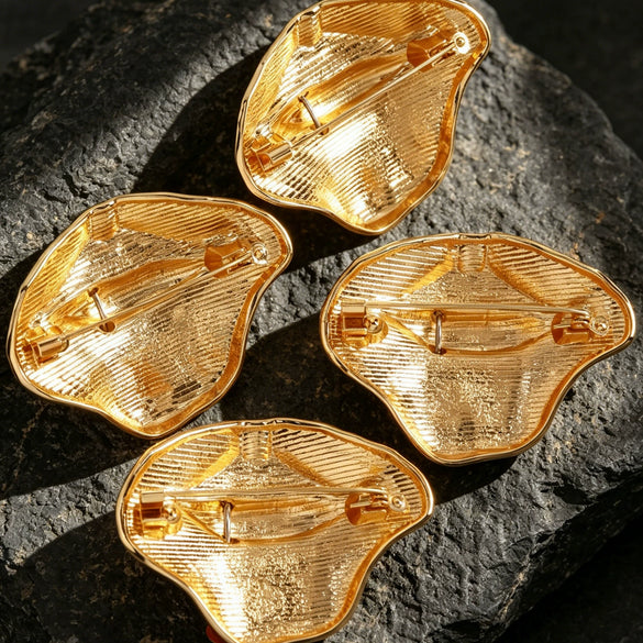 Wholesale Alloy Electroplated Mouthshaped Lip Brooch Women's Accessories