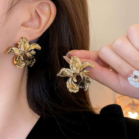 Wholesale Alloy Electroplated Simple Plant Flower And Leaf Pattern Pin Earrings For Women