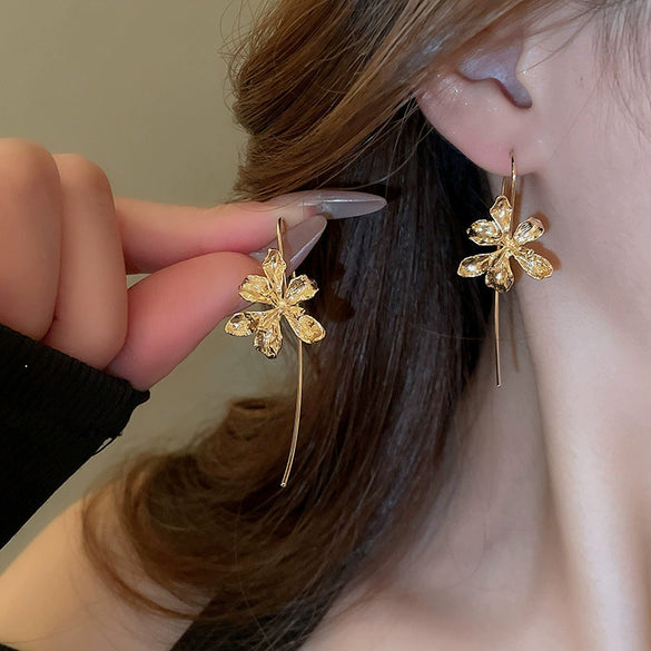 Wholesale Alloy Electroplated Simple Plant Flower And Leaf Pattern Pin Earrings For Women
