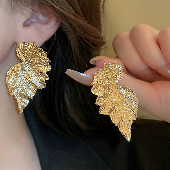 Wholesale Alloy Electroplated Simple Plant Flower And Leaf Pattern Pin Earrings For Women