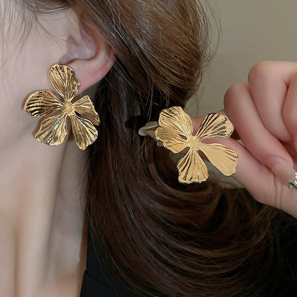 Wholesale Alloy Electroplated Simple Plant Flower And Leaf Pattern Pin Earrings For Women