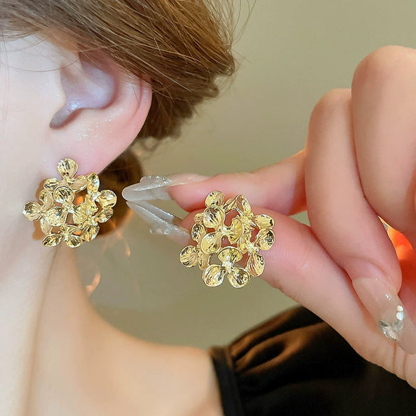Wholesale Alloy Electroplated Simple Plant Flower And Leaf Pattern Pin Earrings For Women