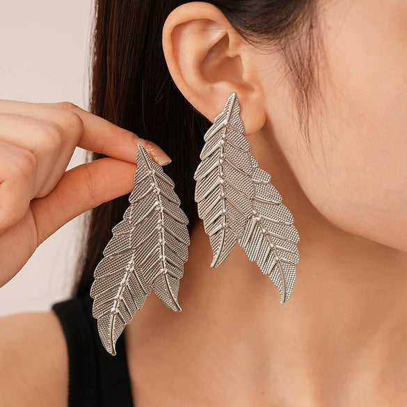 Wholesale Alloy Electroplated Simple Plant Flower And Leaf Pattern Pin Earrings For Women
