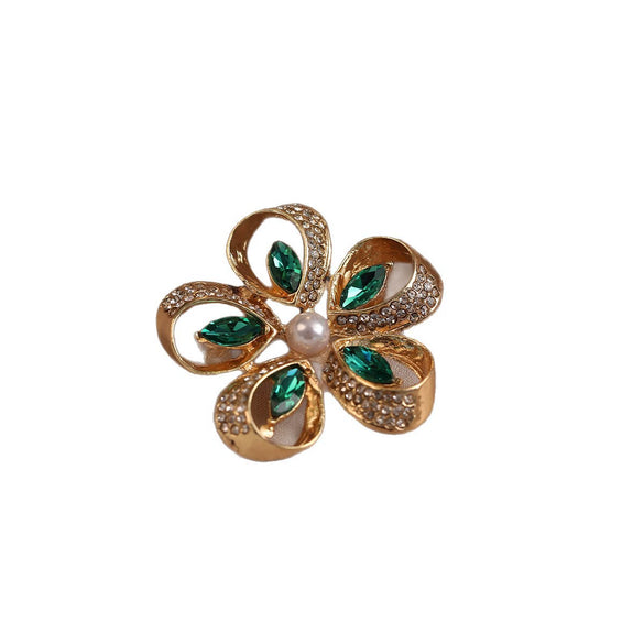 Wholesale Alloy Fiveleaf Flower Brooch Electroplated Women's Minimalist Light Luxury Fashion Pearl Corsage Cardigan Pin Elegant Accessories
