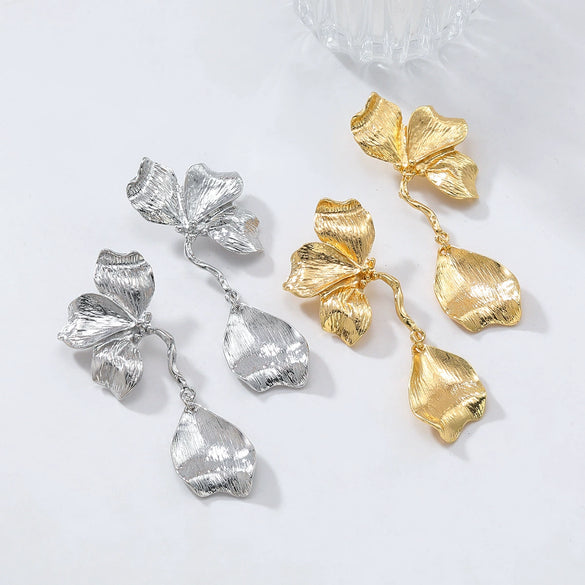 Wholesale Alloy Flower And Leaves Pattern Electroplated Women's Fashion Earrings