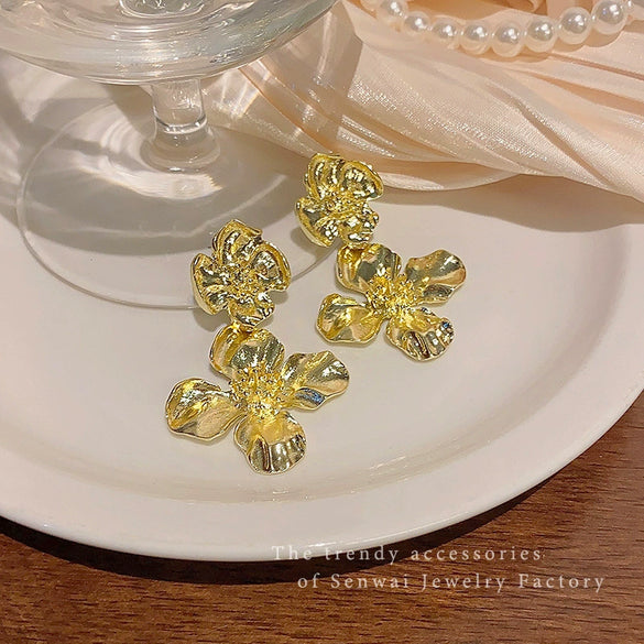 Wholesale Alloy Flower Earrings For Women Electroplated Light Luxury Retro Style