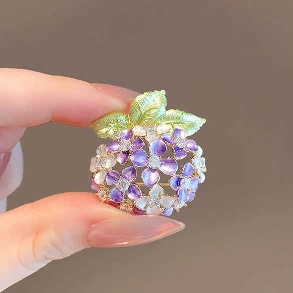 Wholesale Alloy Flower Pattern Electroplated Ladies' Natural Style Purple Hydrangea Brooch