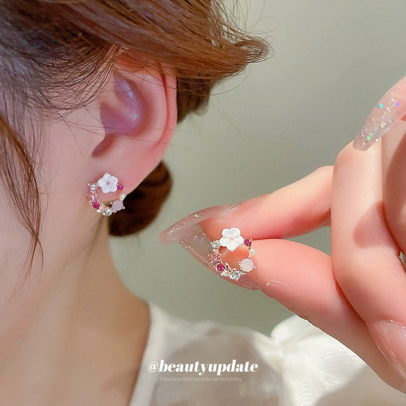 Wholesale Alloy Flower Patterned Diamond Treated Silver Needle Hollow Pearl Earrings For Women Simple Fresh Sweet And Personalized