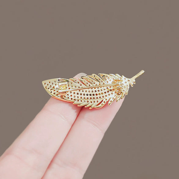 Wholesale Alloy Flower Patterned Electroplated Natural Style Brooch For Women