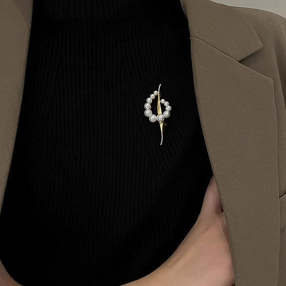 Wholesale Alloy Flower Pearl Women's Brooch Electroplated