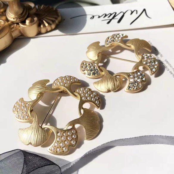 Wholesale Alloy Flower Shaped Ginkgo Leaf Brooch For Women Electroplated Retro Simple Rhinestone Fixed High Grade All Match Corsage