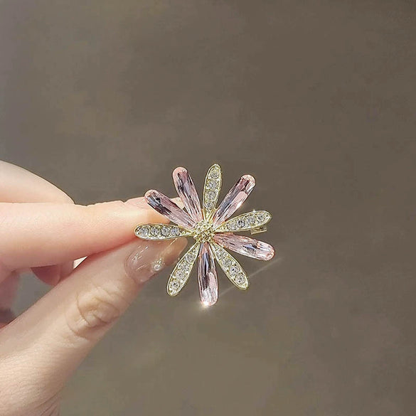Wholesale Alloy Flower Style Electroplated Women's Brooch Accessories