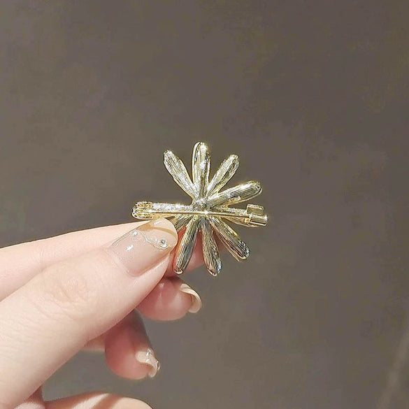 Wholesale Alloy Flower Style Electroplated Women's Brooch Accessories