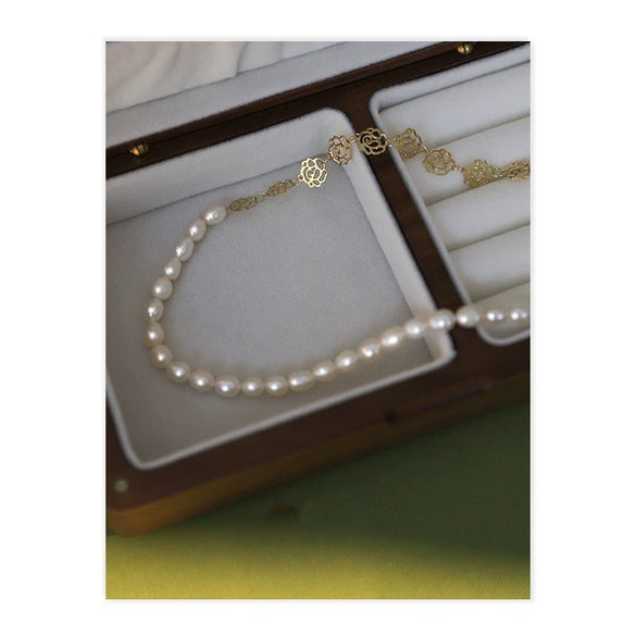Wholesale Alloy Freshwater Pearl Handmade Flowershaped Necklace For Women Retro Fashion And Elegant Accessories