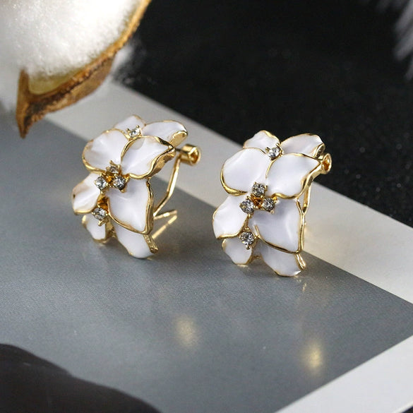 Wholesale Alloy Gardenia Star Small Floral Drop Oil Earrings With French Buckle And Electroplating For Women