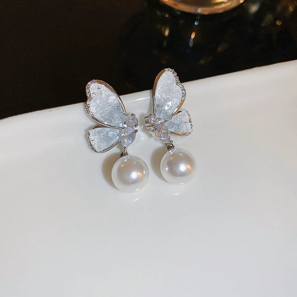 Wholesale Alloy Geometric Butterfly Women's Cold Style Fashion Light Luxury Ear Bone Clip Earrings With Electroplating
