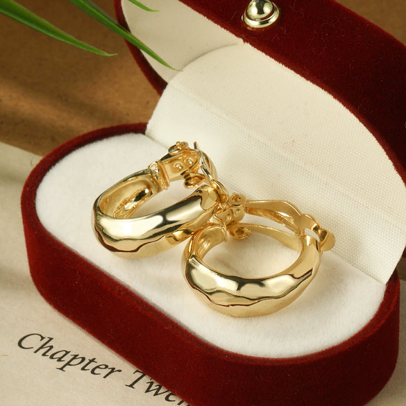 Wholesale Alloy Geometric Cshaped Electroplated Women's Ear Clips For Those Without Ear Holes Simple Style