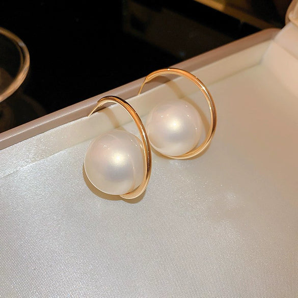 Wholesale Alloy Geometric Earrings With Diamond And Pearl Retro Light Luxury Electroplated For Women