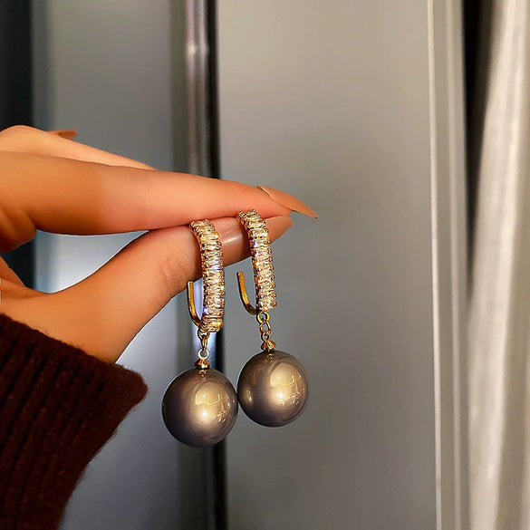 Wholesale Alloy Geometric Earrings With Diamond And Pearl Retro Light Luxury Electroplated For Women
