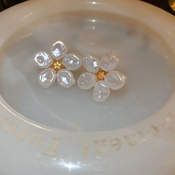 Wholesale Alloy Geometric Earrings With Diamond And Pearl Retro Light Luxury Electroplated For Women