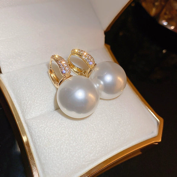 Wholesale Alloy Geometric Earrings With Diamond And Pearl Retro Light Luxury Electroplated For Women