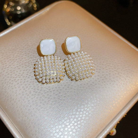 Wholesale Alloy Geometric Earrings With Diamond And Pearl Retro Light Luxury Electroplated For Women