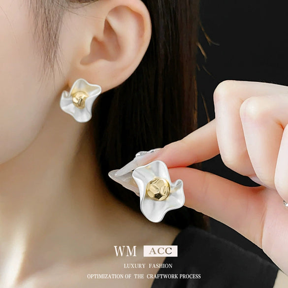 Wholesale Alloy Geometric Electroplated Pleated Round Earrings For Women Highend Cold Style