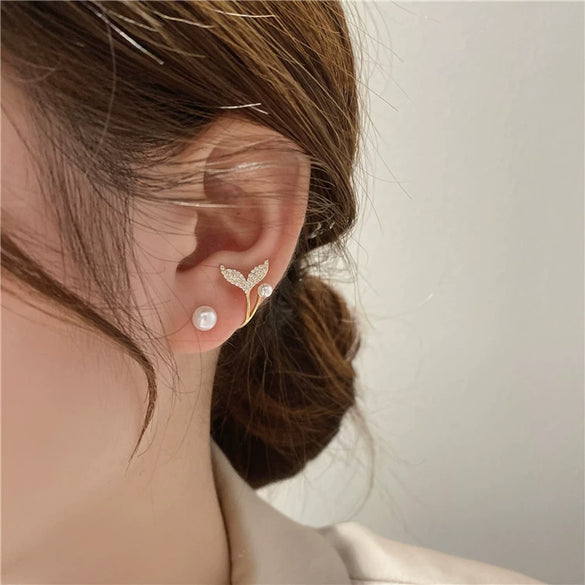 Wholesale Alloy Geometric Fishtail Pearl Earrings For Women Electroplated