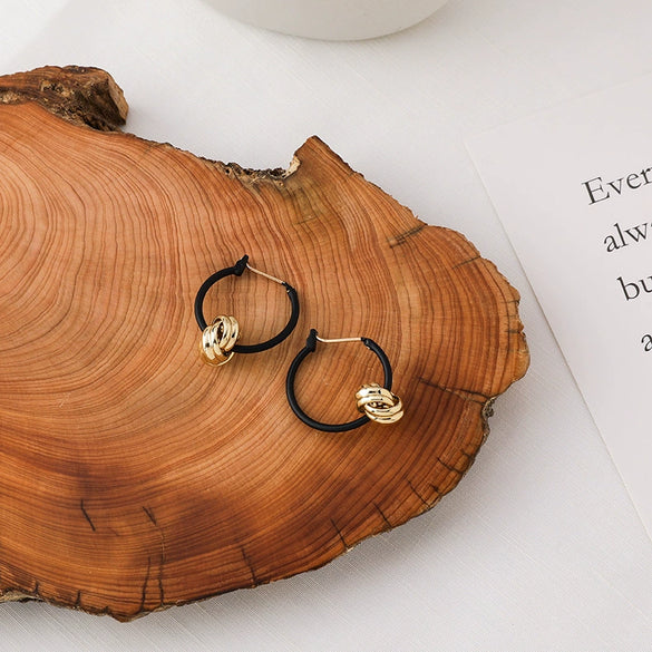 Wholesale Alloy Geometric Knotted Hoop Earrings For Women Retro Elegant Electroplated