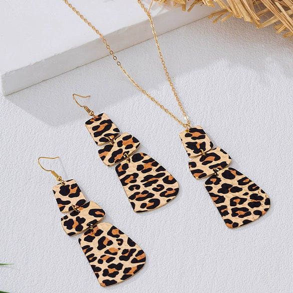 Wholesale Alloy Geometric Leopard Print Round Pendant Necklace And Earring Set Electroplated Women's Jewelry